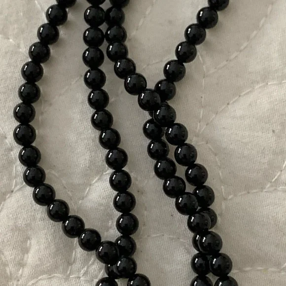 Elegant Black and Silver Pendant Necklace - Picture 5 of 5